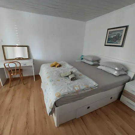 1 * Dobrinj