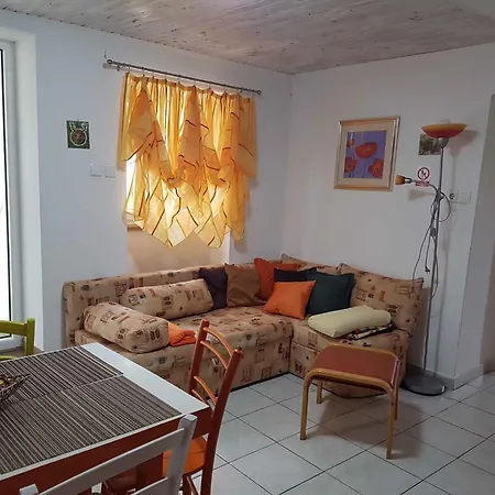 1 Apartment *