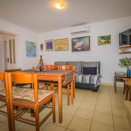1 Apartment