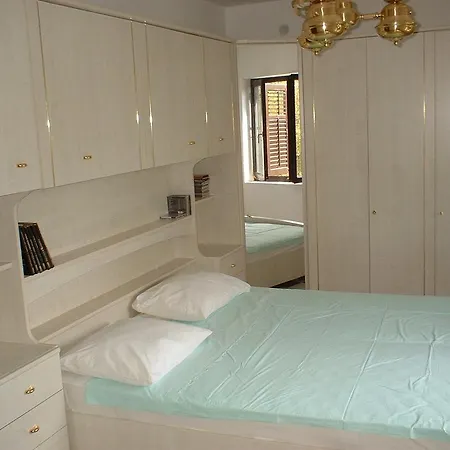 Apartment Dobrinj 1 *