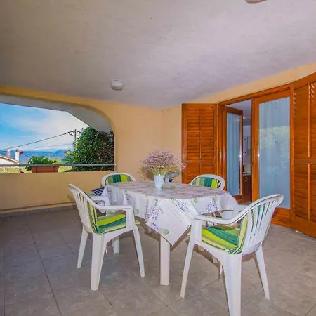 Apartment Dobrinj 1 Klanice