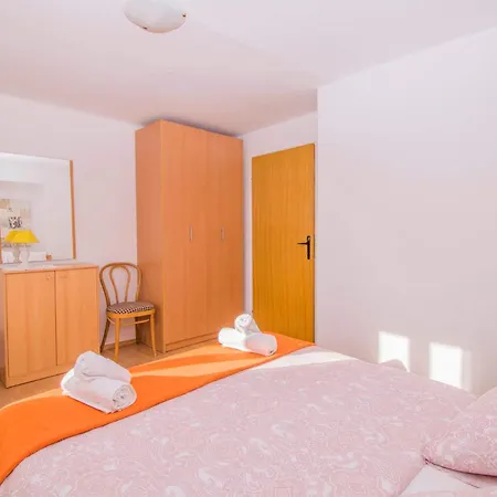 Apartment Dobrinj 1 *