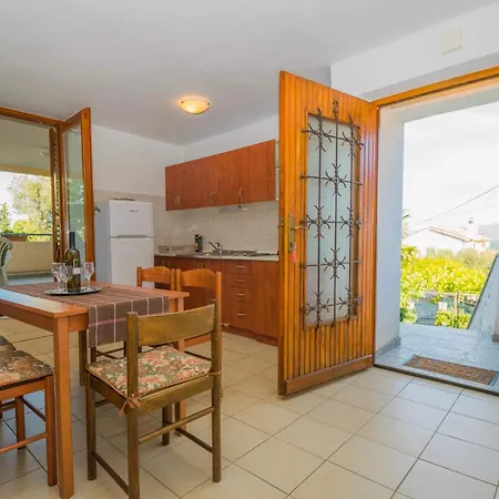 Apartment Dobrinj 1 Lägenhet