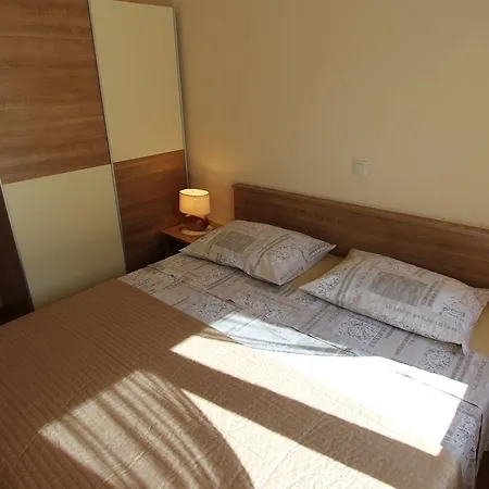 Apartment Dobrinj 1 *