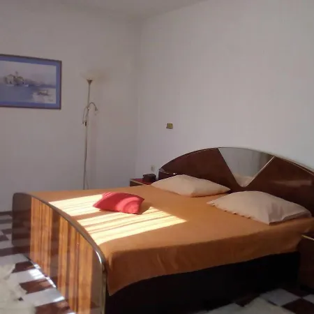 Apartment Dobrinj 1 *