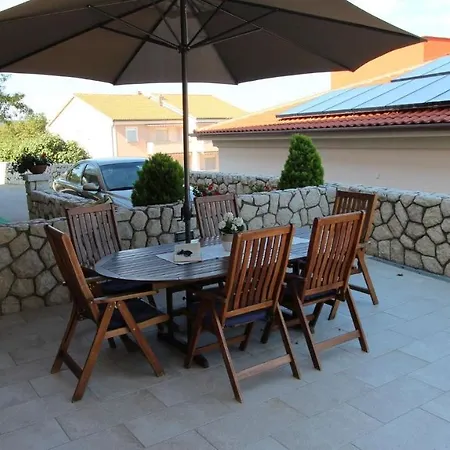 Apartment Dobrinj 1 *